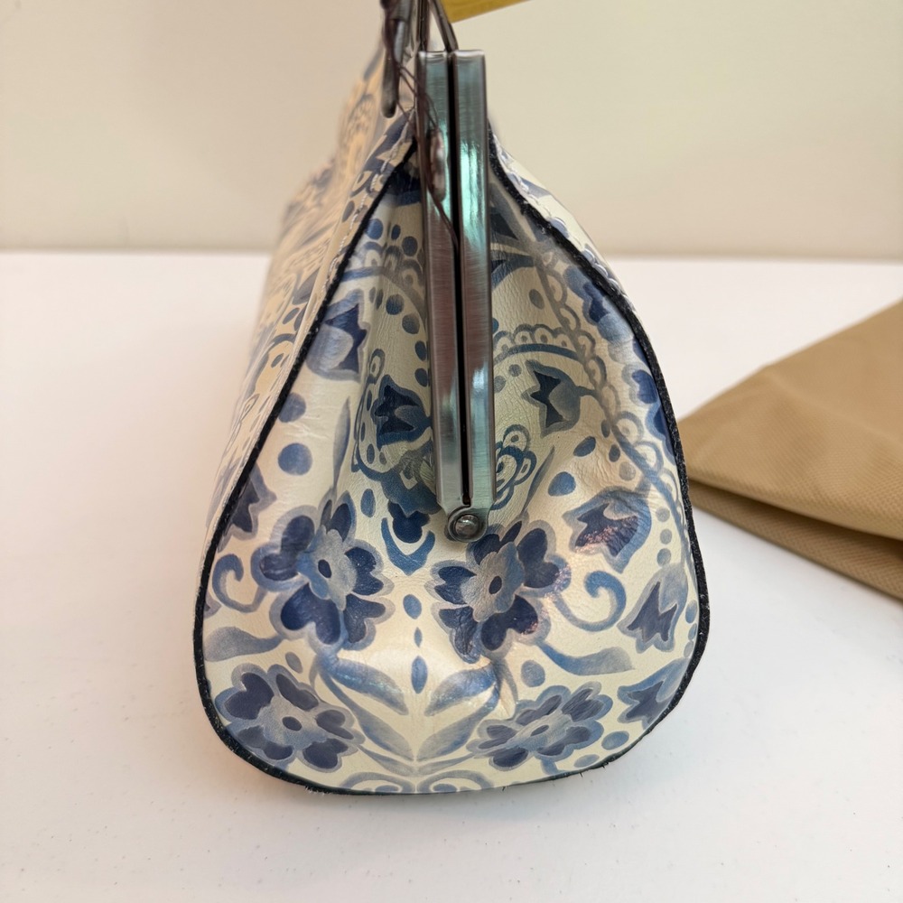 NEW Patricia Nash Italian Folklore Kelmscott Frame Bag White Blue Floral Clutch - Picture 6 of 10